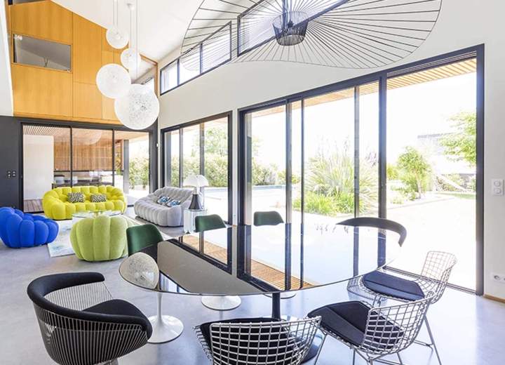 Baie vitre vantaux aluminium noire vue interieure Borgo