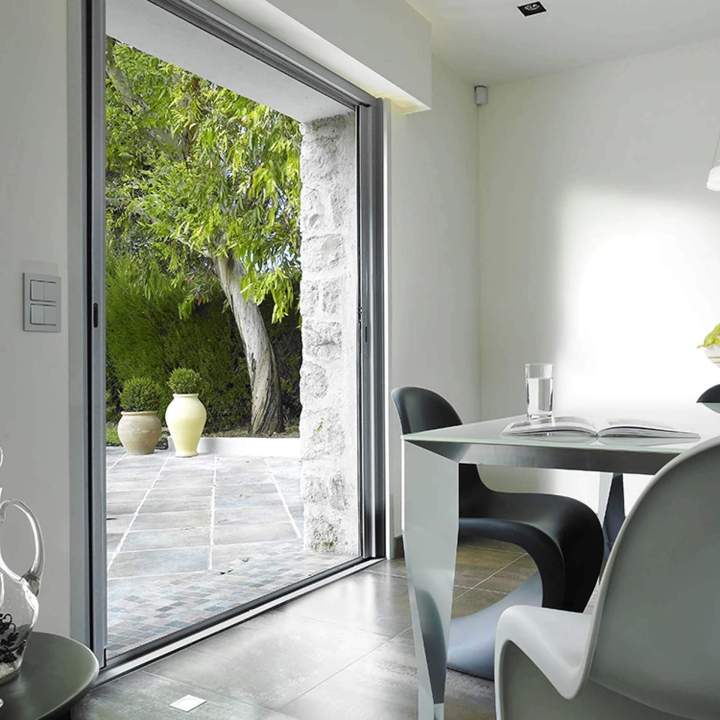 Baie vitree à galandage ouvert vue interieure Borgo